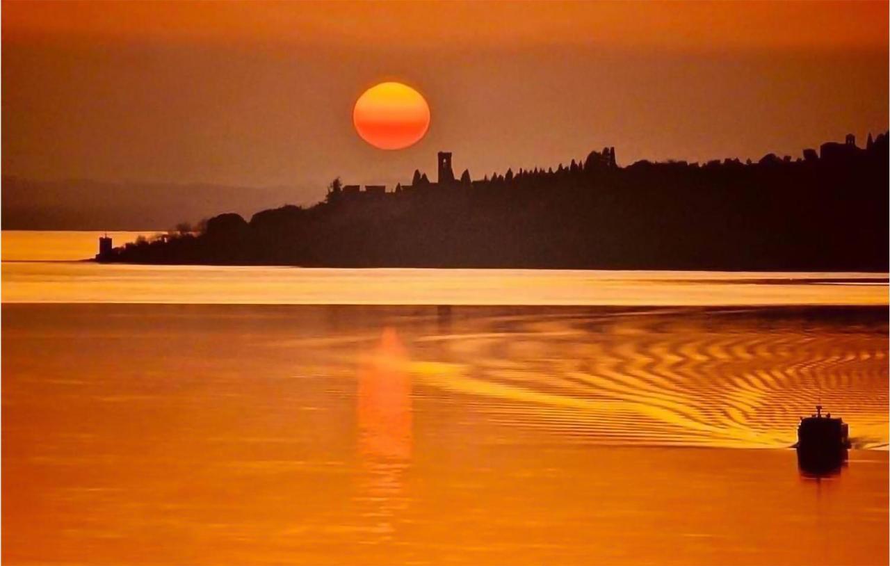 Gorgeous Stacaravan In Tuoro Sul Trasimeno Villa Buitenkant foto